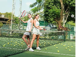 Tren Kecantikan Tenniscore, Perpaduan Sporty & Elegan yang Lagi Hits