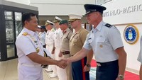 Dalam kunjungan kerjanya tersebut Panglima TNI juga melakukan napak tilas serangan Pearl Harbour dengan menggunakan kapal dan tabur bunga ke USS Arizona Memorial, kapal perang Amerika yang karam dalam serangan oleh Jepang pada perang dunia kedua. 