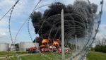 Penampakan Depot Minyak di Rusia Kebakaran Hebat