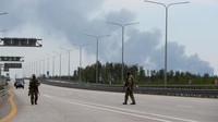 Sebelumnya pada hari Sabtu, sumber keamanan Rusia mengatakan kepada Reuters bahwa pejuang Wagner telah menguasai fasilitas militer di kota Voronezh, sekitar 500 km (310 mil) selatan Moskow. Reuters tidak dapat secara independen mengkonfirmasi pernyataan itu. 