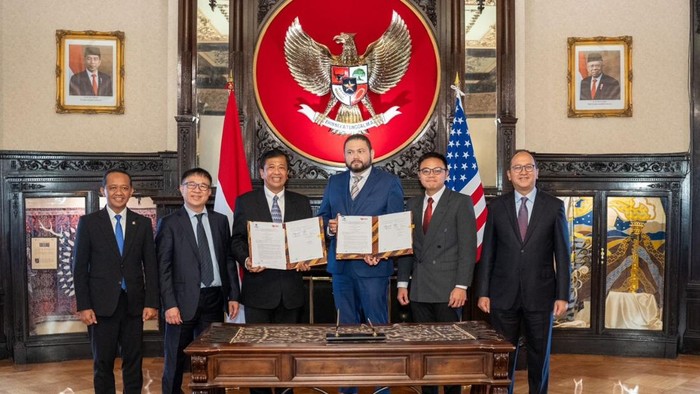 Penandatanganan Pre-Cooperation Agreement antara PT KITB dengan PT SEG-ATW Solar Manufaktur Indonesia (SASMI), anak usaha SEG Solar Inc pada Jumat (26/6/2023) di Washington DC.