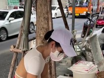5 Penjual Makanan Seksi yang Viral Ini Bikin Pembeli Salah Fokus