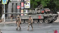 Kepala kelompok tentara bayaran Wagner Yevgeny Prigozhin mengumumkan pada hari Sabtu (24/6) pagi waktu setempat, bahwa dia kini berada di dalam markas militer Rusia di Rostov-on-Don, Rusia selatan. Anak buahnya kini menguasai situs-situs militer kota tersebut. 