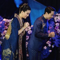 “Tepat tiga bulan setelah pernikahan suci kami di Paris, kami dengan senang hati merayakan persatuan kami dengan keluarga dan teman-teman kami di Jakarta di Royal Glasshouse, Park Hyatt Jakarta,” tulis Valencia pada caption unggahan video di Instagram. Foto: Instagram/@morden.co