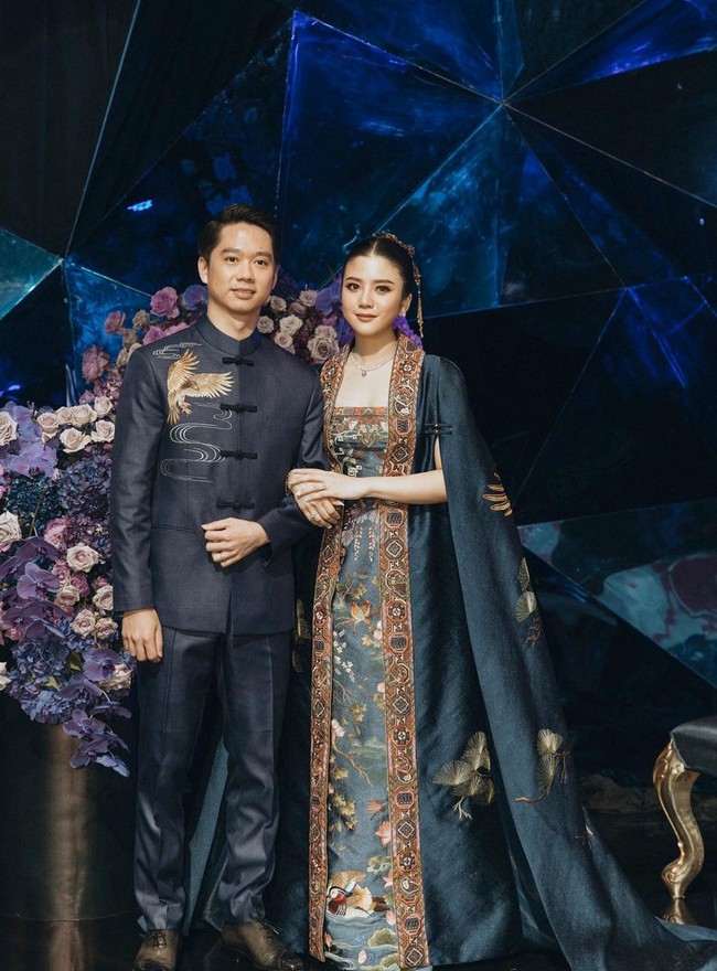 Resepsi pernikahan Kevin Sanjaya dan Valencia Tanoesoedibjo digelar di Park Hyatt Jakarta. Acara digelar mewah dengan perpaduan gaya modern dan budaya China. Foto: Instagram/@morden.co