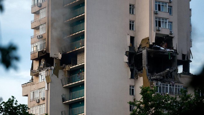 A view of an apartment building damaged during Russian missile strikes, amid Russia’s attack on Ukraine, in Kyiv, Ukraine June 24, 2023. REUTERS/Valentyn Ogirenko