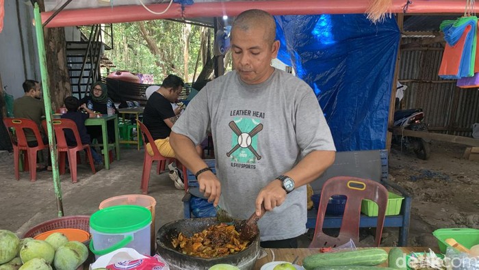 Rujak bumbu rumbia khas Sabang. (Kartika Sari/detikSumut)