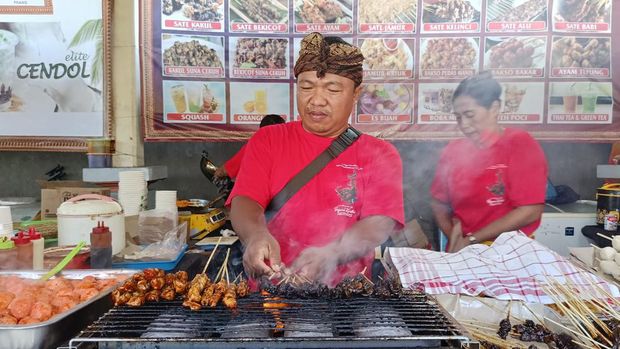 Owner Mang Kakul, Komang Sugiantara Putra.