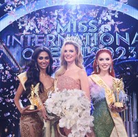 Solange Dekker bukan pemain baru di dunia kontes kecantikan. Pada 2020, dia memenangi Miss Intercontinental of North Holland. Ia juga pernah berpartisipasi di ajang Miss Nederland 2022. Foto: Instagram/@theamazonsolange @missinternationalqueen