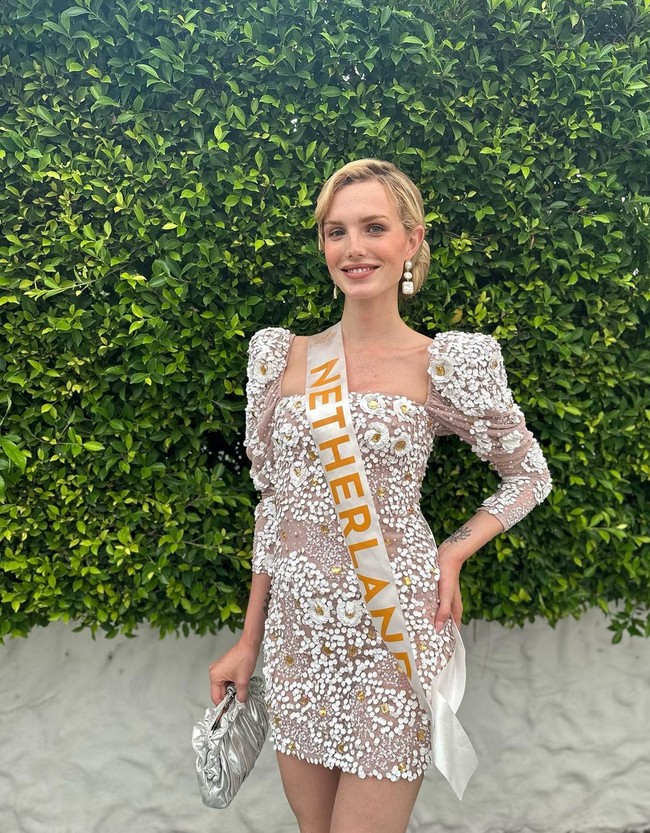 “Saya tumbuh di tengah masyarakat multikultural, tapi keluarga saya berpikiran sempit. Mereka masih menganut sistem peran gender secara tradisional dan apapun yang menyimpang dari itu dianggap aneh. Saya menerima sangat sedikit dukungan dari keluarga, dan itu membuat segalanya sulit,” tuturnya, seperti dikutip dari Teller Report. Foto: Instagram/@theamazonsolange @missinternationalqueen