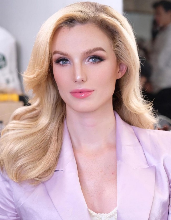 Sebagai pemenang Miss International Queen 2023, Solange Dekker berhak membawa pulang uang sebesar 11,700 euro atau sekitar Rp 192 juta dan berbagai hadiah lainnya. Foto: Instagram/@theamazonsolange @missinternationalqueen