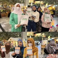 Emeron Hijab Hunt 2023 baru saja digelar di kota kedua audisi yaitu Surabaya. Para muslimah mulai datang di Pakuwon Mall, Surabaya sekitar pukul 17.00 WIB untuk mendaftar ulang. Foto: Dok. Gresnia/Wolipop.