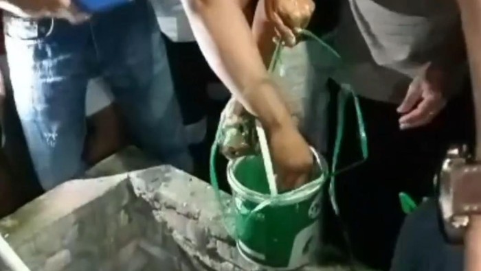 Sumur warga Penukal Abab Lematang Ilir (Pali) berubah warga seperti BBM Pertalite.