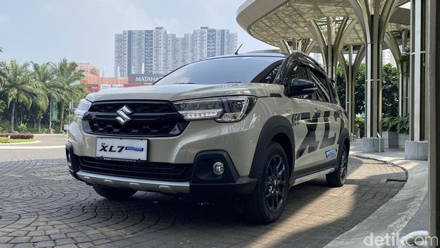 Suzuki XL7 Hybrid