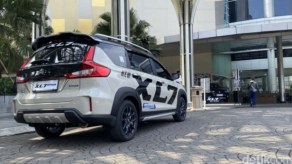 Suzuki XL7 Hybrid