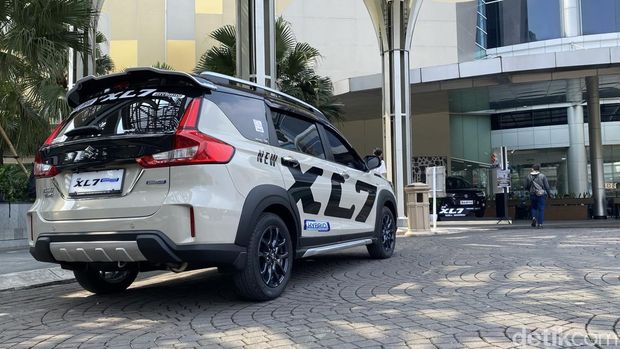 Suzuki XL7 Hybrid