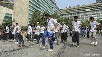 Tarian ini merupakan tradisi Arab yang dielaborasi menjadi budaya Maluku tepatnya di Banda Ely, Kepulauan Kei, Maluku Tenggara. 