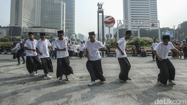 Tarian Maluku Sambut Idul Adha di CFD Jakarta