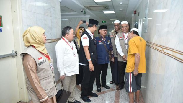 Timwas DPR menengok pemondokan jemaah haji Indonesia (Ahmad Toriq/detikcom)