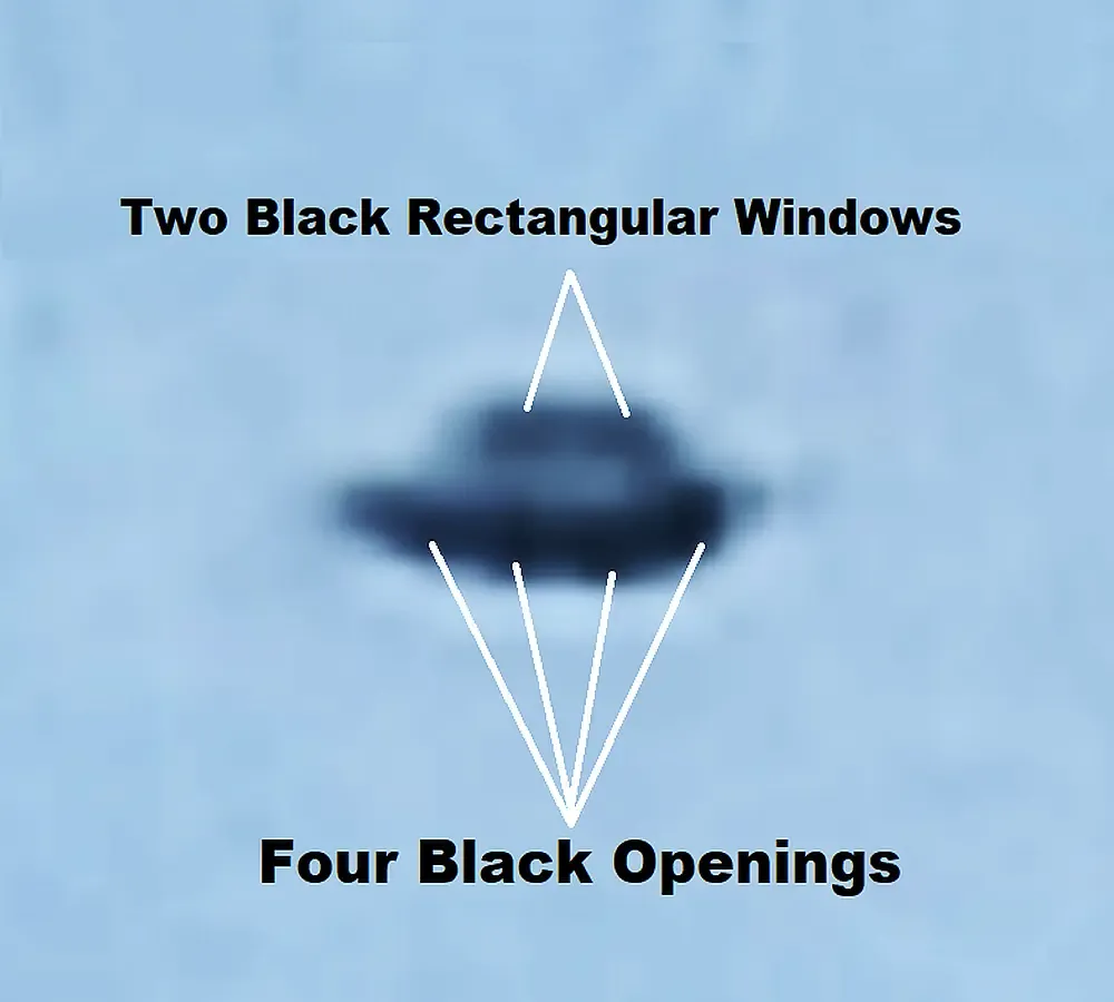 Penggiat UFO asal Inggris membeberkan sejumlah foto yang diklaimnya sebagai bukti baru bahwa manusia tidak sendiri di alam semesta ini.