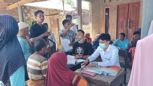 Sebanyak 101 warga Dusun Pangsing di Lombok Barat tidak tercatat dalam administrasi kependudukan. Mereka tidak memiliki KTP, KK, dan akta lahir.