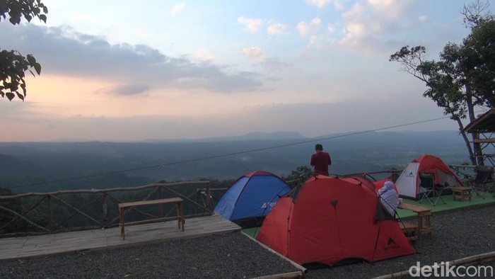 Wisata Alam Teras Pas Puncak Jalan Bukanagara, Desa Pasanggrahan, Kecamatan Cisalak, Subang.