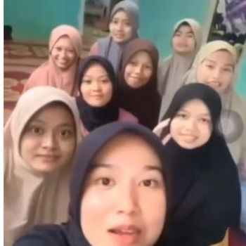 9 mahasiswa KKN UNP yang membuat konten hingga diusir warga. (Foto: Istimewa)