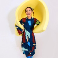 Koleksi busana Andien x Calla The Label yang menggunakan kain berbahan dasar serat Carbon zero TENCEL™ Lyocell hadir dalam beragam potongan koleksi seperti dress, jumpsuit, serta atasan dengan permainan motif dan palet yang berjiwa muda dan segar.  Foto: Dok. Calla The Label.