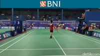 Sedangkan di babak 64 besar Tunggal Anak-Anak Putra, ada Antoine Akhzar Syihab yang mengalahkan Tirta Saputra dengan 21-7, 21-6. Foto: Rifqi Ardita W/detikcom  