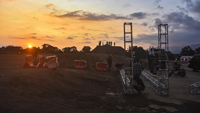 Pembangunan sirkuit Motocross Grand Prix (MXGP) di Mataram, NTB, terus dikebut. Saat ini progres pembangunannya mencapai 90 persen.