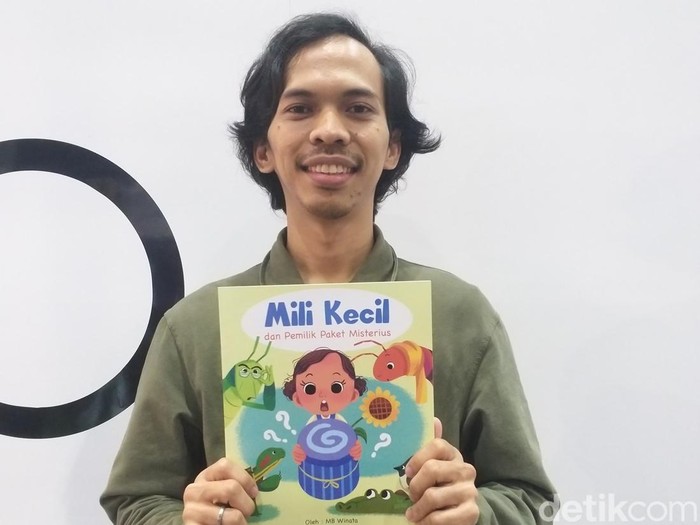 Buku Cerita Mili Kecil dan Pemilik Paket Misterius
