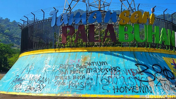 Coretan vandalisme di Palabuhanratu, Sukabumi