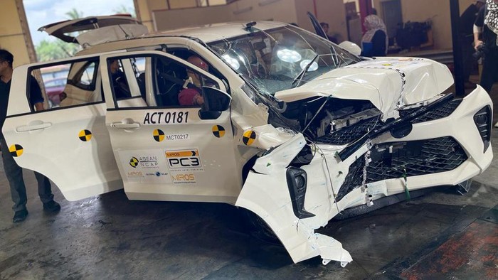 Daihatsu Xenia diuji tabrak oleh fasilitas ASEAN NCAP di Malaysia