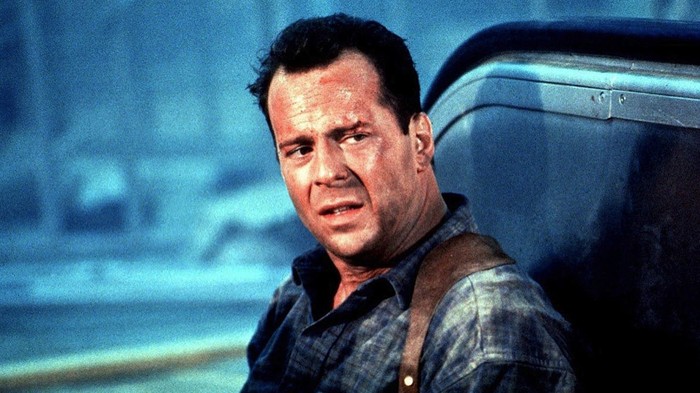 Cuplikan adegan Die Hard 2: Die Harder (1990).