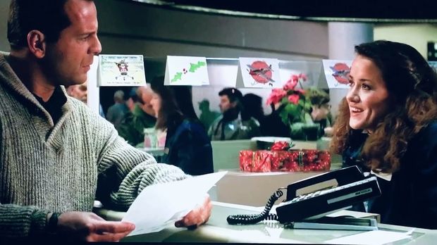 Cuplikan adegan Die Hard 2: Die Harder (1990).