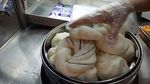Hangat Empuk! 20 Bakpao Kaki Lima Rp 3 Ribuan Ada di Sini