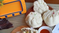 Ukuran bakpao yang besar dengan isian melimpah Bakpao Song Bir Pak Dargo ini ada di Jalan Yusuf Adiwinata No.41, Gondangdia, Jakarta Pusat. Per buah bakpaonya bisa dibeli mulai dari Rp 8.000an. Foto: Instagram/Istimewa