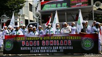 Mereka juga meminta pemerintah untuk menetapkan Al Zaytun sebagai organisasi terlarang.  