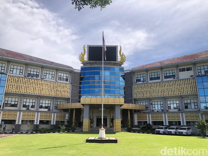 Gedung rektorat UNP, Kota Padang, Sumbar. (M Afdal Afrianto/detikSumut)