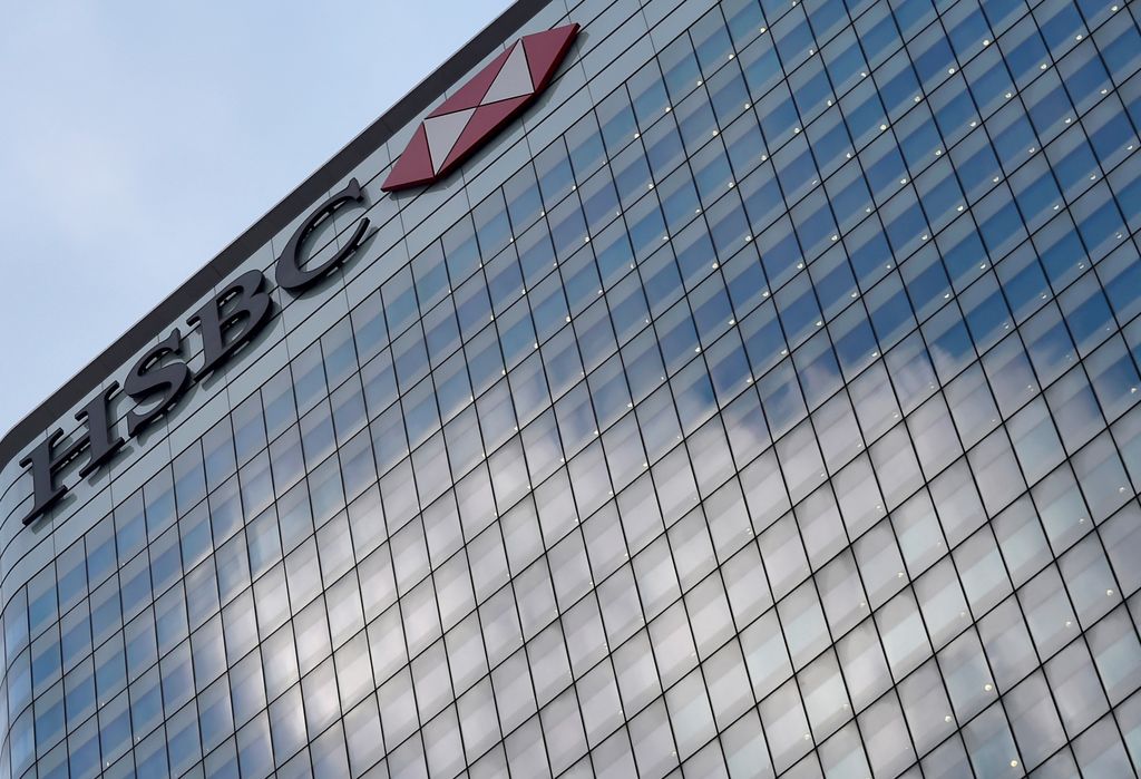  The HSBC headquarters is seen in the Canary Wharf financial district in east London, Britain February 15, 2016.  REUTERS/Hannah McKay/File Photo