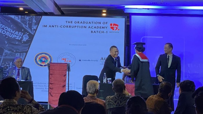 Indonesia Memanggil Anti Corruption Academy (IM-ACA) Batch 1 meluluskan 34 peserta wisudawan dan wisudawati 

di Cikini, Jakarta Pusat (Jakpus)