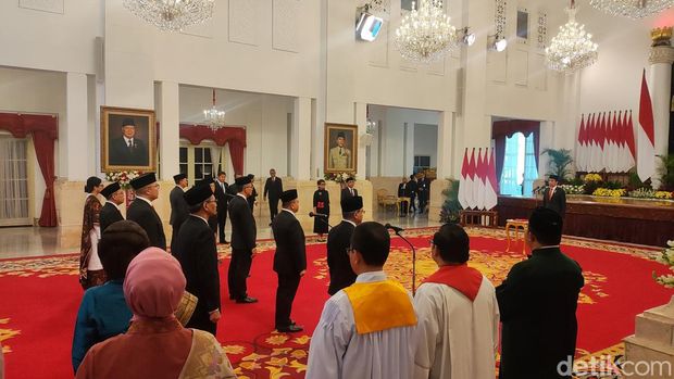 Jokowi Lantik 12 Dubes RI