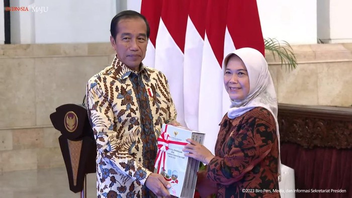 Jokowi saat menerima LHP dari BPK RI (dok. YouTube Setpres)