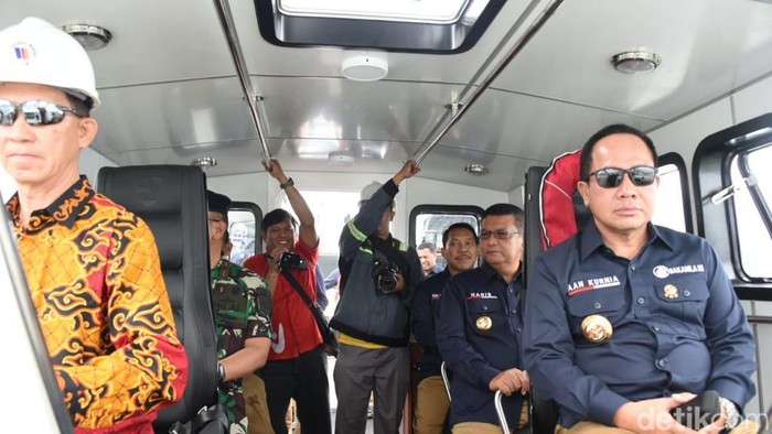 Kepala Bakamla RI Laksamana Madya TNI Aan Kurnia resmikan kapal HSC buatan Galangan kapal Batam. (Alamuddin Hamapu/detikSumut)