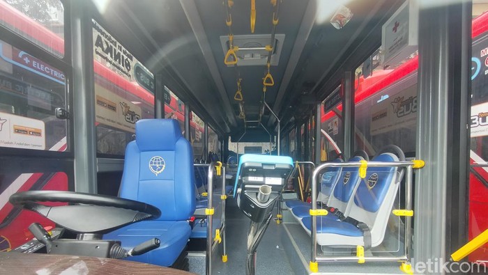 Kondisi bus listrik Trans Semanggi Suroboyo yang mangkrak di garasi Damri Surabaya