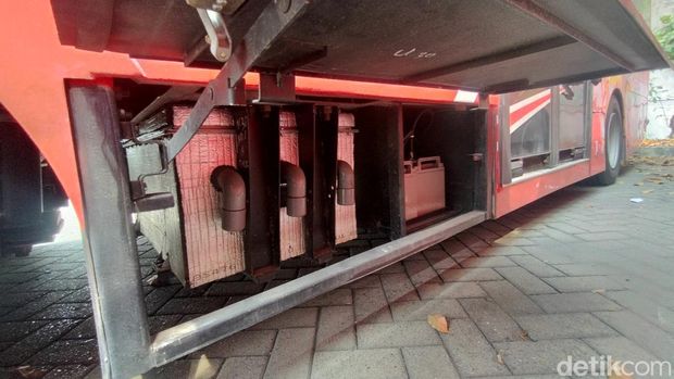 Kondisi bus listrik Trans Semanggi Suroboyo yang mangkrak di garasi Damri Surabaya