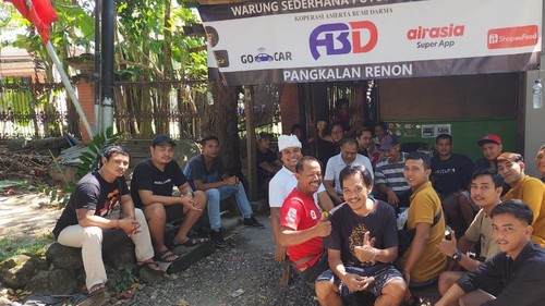 Koperasi Amerta Bumi Darma (ABD) bersama dengan anggotanya yang berasal dari Airasia Ride dan GoCar di Bali pada beberapa waktu lalu. (Dok. Ketua Koperasi Amerta Bumi Darma (ABD) Bagus Rai Indra)