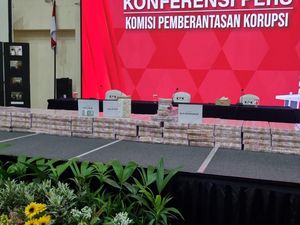 27 Aset Lukas Enembe Disita KPK: Duit Rp 81 M, Hotel hingga Emas di Tumbler