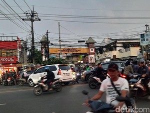 Simpang Kampung Utan Macet Parah, Warga: Pelanggar Harusnya Ditilang