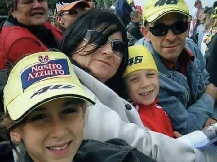 Marco Bezzecchi kecil dulu menonton Rossi dari pinggir lintasan